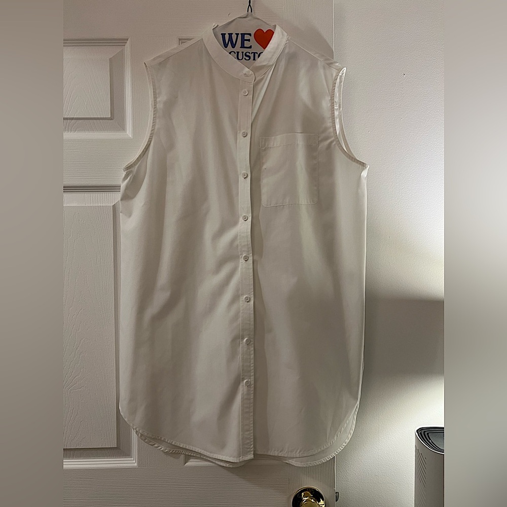 White sleeveless tunic